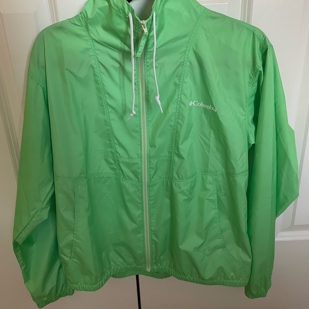 Light weight Columbia windbreaker: never worn